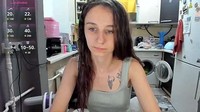 Snapshot of _Nika_Kik chatting on 06.19.26 Nika Kik online show from 06.19.26