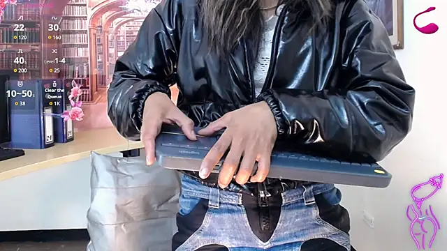 Snapshot of Catalella_Ar chatting on 11.15.25 Catalella Ar online show from 11.15.25