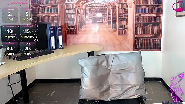 Snapshot of Catalella_Ar chatting on 11.26.25 Catalella Ar online show from 11.26.25