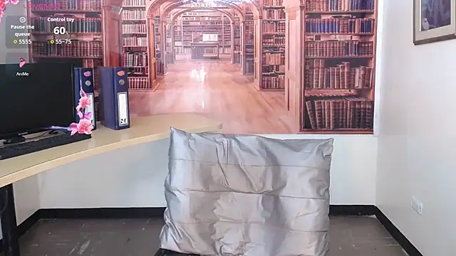 Snapshot of Catalella_Ar chatting on 12.16.25 Catalella Ar online show from 12.16.25