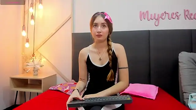 Snapshot of AlissonMartin chatting on 02.04.25 AlissonMartin online show from 02.04.25