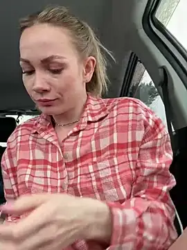 Snapshot of LavenderHot chatting on 01.28.25 LavenderHot online show from 01.28.25