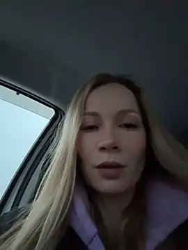 Snapshot of LavenderHot chatting on 11.26.25 LavenderHot online show from 11.26.25