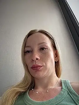 Snapshot of LavenderHot chatting on 03.28.26 LavenderHot online show from 03.28.26