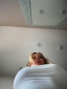 Snapshot of LavenderHot chatting on 04.04.26 LavenderHot online show from 04.04.26