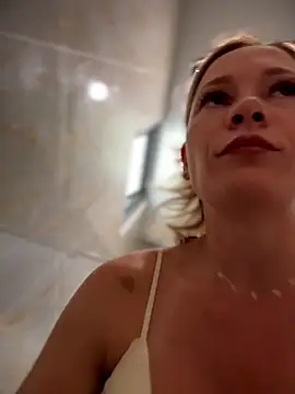 Snapshot of LavenderHot chatting on 04.06.26 LavenderHot online show from 04.06.26