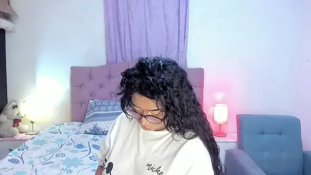 Snapshot of Latinabombsheell chatting on 06.21.26 Latinabombsheell online show from 06.21.26