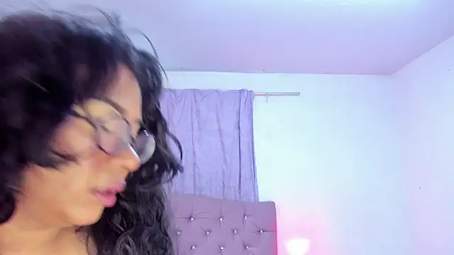 Snapshot of Latinabombsheell chatting on 07.01.26 Latinabombsheell online show from 07.01.26