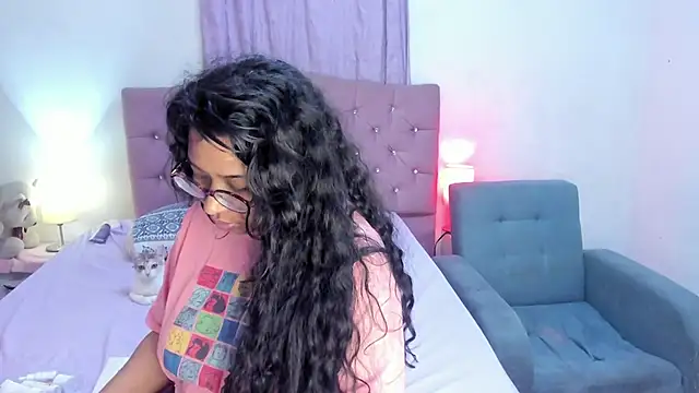 Snapshot of Latinabombsheell chatting on 07.02.26 Latinabombsheell online show from 07.02.26