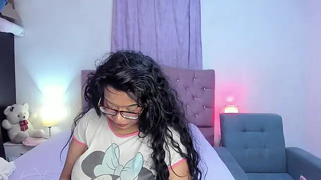 Snapshot of Latinabombsheell chatting on 07.18.26 Latinabombsheell online show from 07.18.26