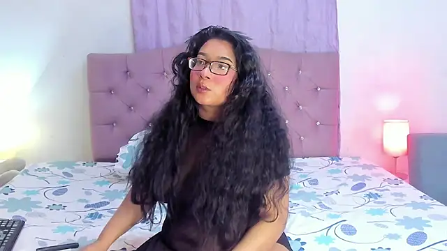 Snapshot of Latinabombsheell chatting on 07.26.26 Latinabombsheell online show from 07.26.26