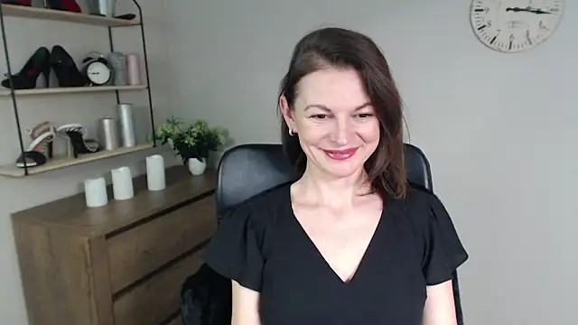 Snapshot of VivianWILD chatting on 01.27.25 VivianWILD online show from 01.27.25