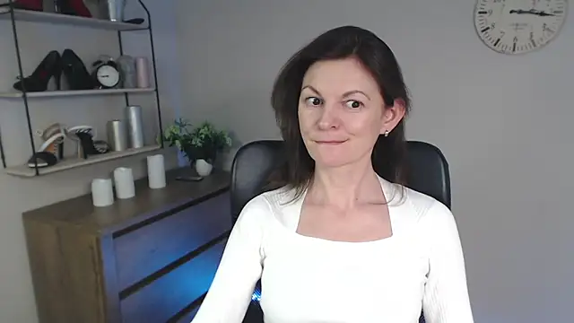 Snapshot of VivianWILD chatting on 02.05.25 VivianWILD online show from 02.05.25