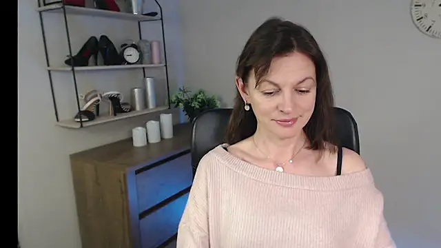 Snapshot of VivianWILD chatting on 02.20.25 VivianWILD online show from 02.20.25