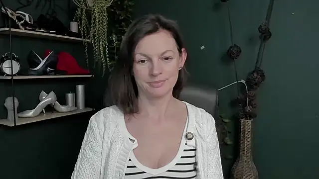 Snapshot of VivianWILD chatting on 03.11.25 VivianWILD online show from 03.11.25