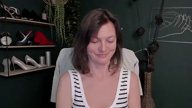 Snapshot of VivianWILD chatting on 03.11.25 VivianWILD online show from 03.11.25