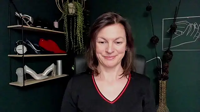 Snapshot of VivianWILD chatting on 03.17.25 VivianWILD online show from 03.17.25