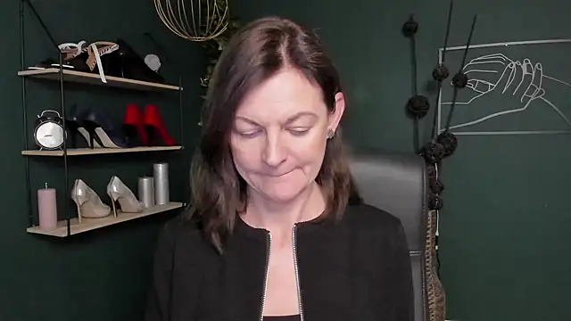 Snapshot of VivianWILD chatting on 09.30.25 VivianWILD online show from 09.30.25