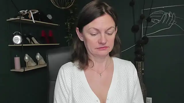 Snapshot of VivianWILD chatting on 10.13.25 VivianWILD online show from 10.13.25