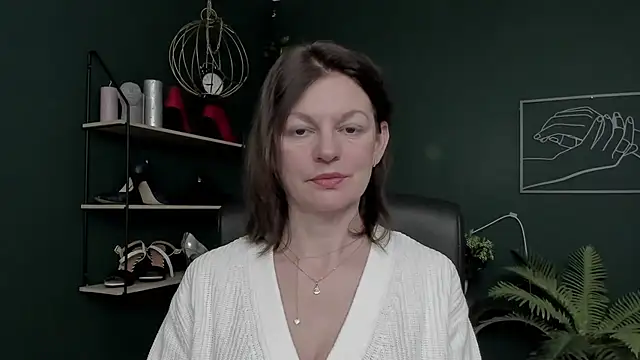 Snapshot of VivianWILD chatting on 11.25.25 VivianWILD online show from 11.25.25