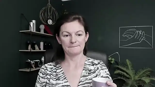 Snapshot of VivianWILD chatting on 06.18.26 VivianWILD online show from 06.18.26