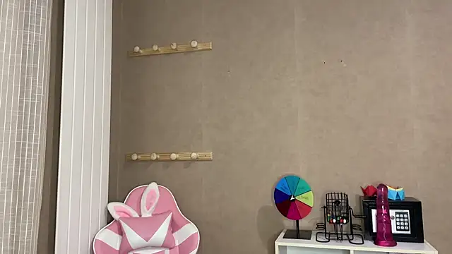 lucie mehott online show from 10.04.25