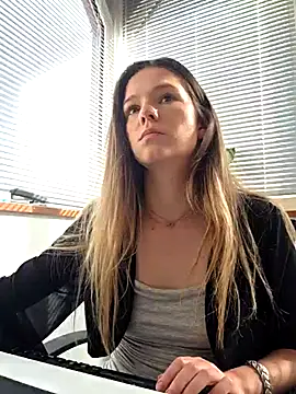 lucie mehott online show from 04.10.26