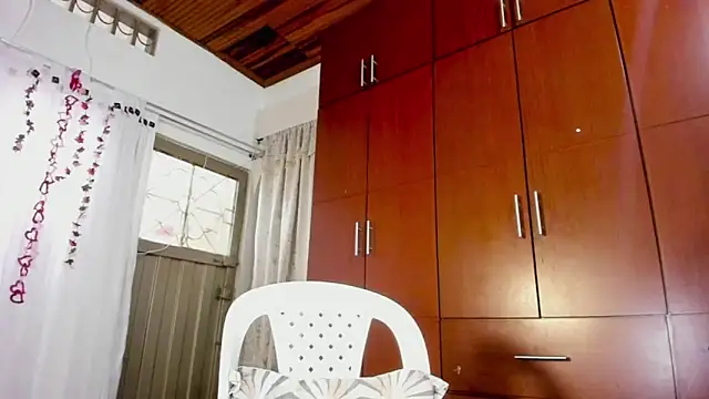 Snapshot of loreth_J chatting on 12.03.24 loreth J online show from 12.03.24