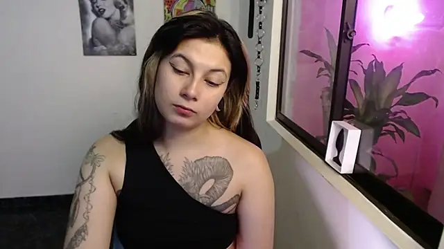 Snapshot of mailer_parsonss chatting on 02.21.25 mailer parsonss online show from 02.21.25