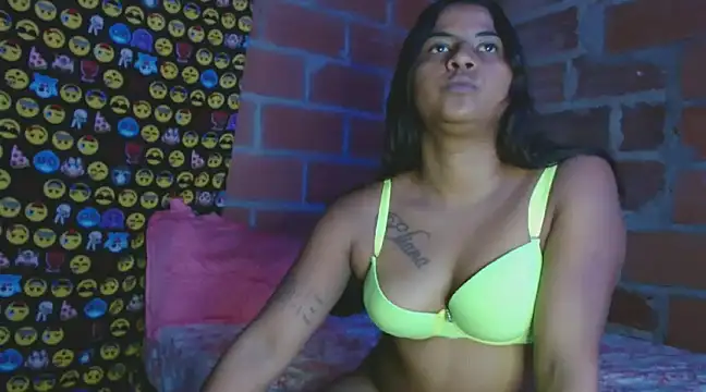 Snapshot of Giselabrunette25 chatting on 12.22.24 Giselabrunette25 online show from 12.22.24