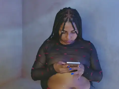 Snapshot of Giselabrunette25 chatting on 01.14.25 Giselabrunette25 online show from 01.14.25