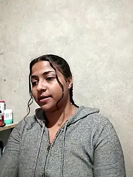 Snapshot of Giselabrunette25 chatting on 11.22.25 Giselabrunette25 online show from 11.22.25