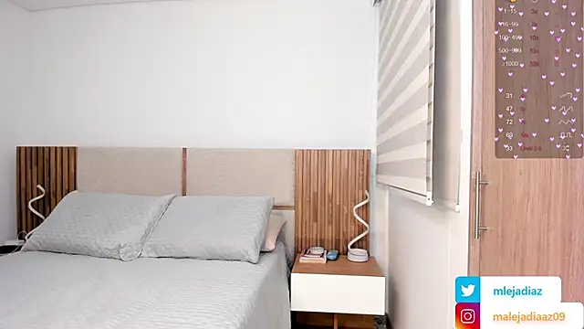 Snapshot of MalejaDiaz_ chatting on 10.10.25 MalejaDiaz online show from 10.10.25