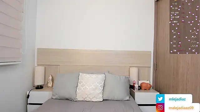 Snapshot of MalejaDiaz_ chatting on 11.30.25 MalejaDiaz online show from 11.30.25