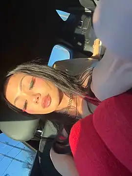 Snapshot of yummyrina chatting on 01.24.25 yummyrina online show from 01.24.25