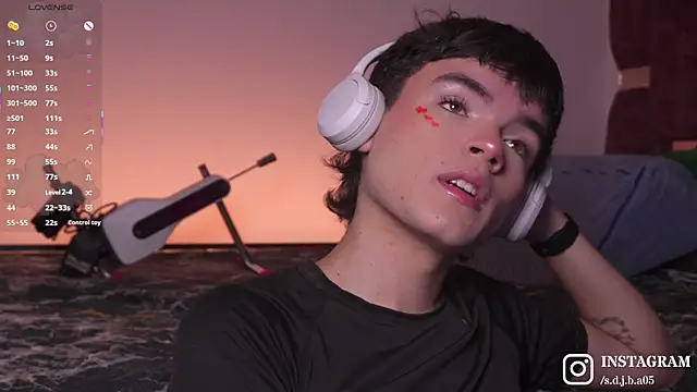 Snapshot of Angelo_018 chatting on 11.02.25 Angelo 018 online show from 11.02.25