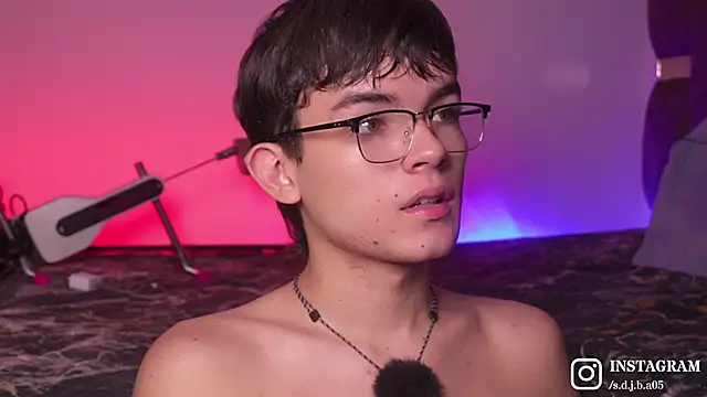 Snapshot of Angelo_018 chatting on 11.11.25 Angelo 018 online show from 11.11.25