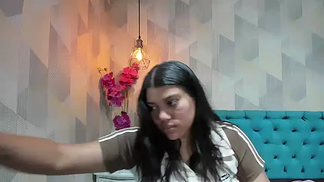 Snapshot of LindaBreeS chatting on 04.18.26 LindaBreeS online show from 04.18.26