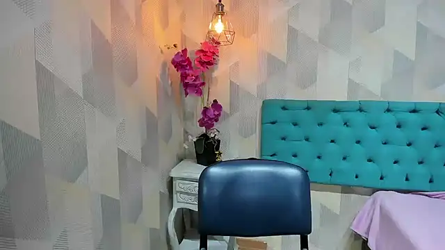 Snapshot of LindaBreeS chatting on 06.17.26 LindaBreeS online show from 06.17.26