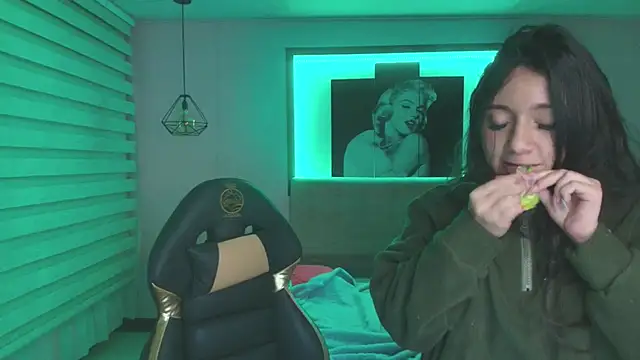 Andrea Ramos online show from 02.22.25