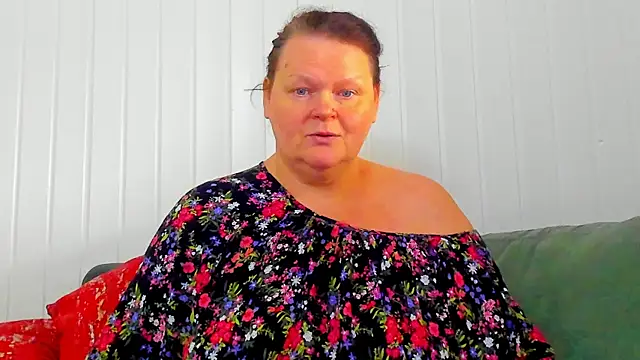 Snapshot of MilanaBiegert chatting on 02.25.26 MilanaBiegert online show from 02.25.26