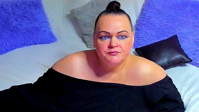 Snapshot of MilanaBiegert chatting on 05.13.26 MilanaBiegert online show from 05.13.26