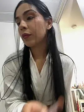 Snapshot of Nikothyna chatting on 04.05.26 Nikothyna online show from 04.05.26