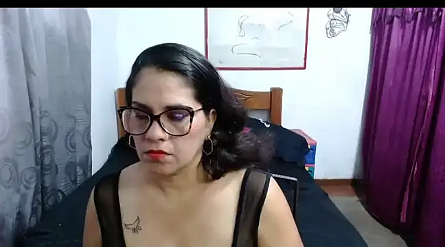 Mistresskloe01 online show from 12.16.24