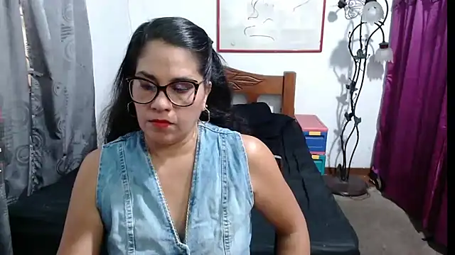 Mistresskloe01 online show from 03.04.25