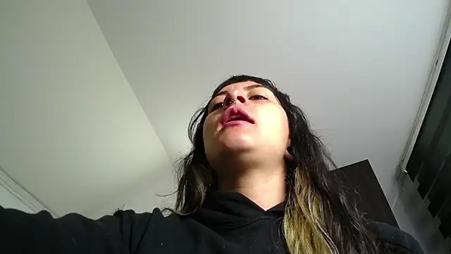 Naughty Kittenm online show from 12.17.25