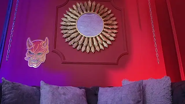 Snapshot of Julieta_Russell chatting on 11.12.25 Julieta Russell online show from 11.12.25