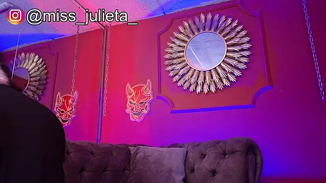 Snapshot of Julieta_Russell chatting on 05.27.26 Julieta Russell online show from 05.27.26