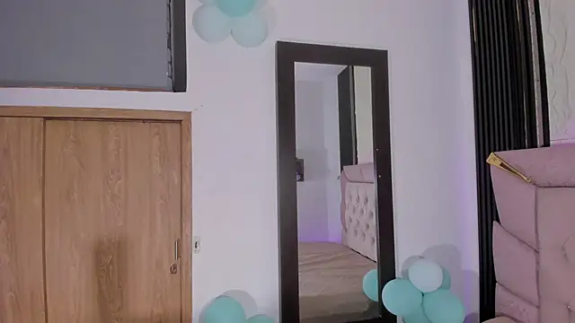 Snapshot of laurem-paulette chatting on 02.16.26 laurem-paulette online show from 02.16.26