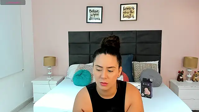 MadisonJenner online show from 11.12.25